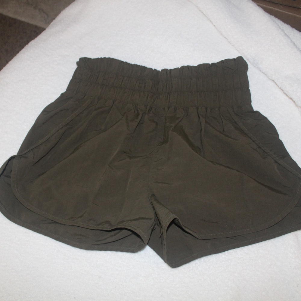 PreLoved Women's Army Green Zenana Windbreaker Shorts